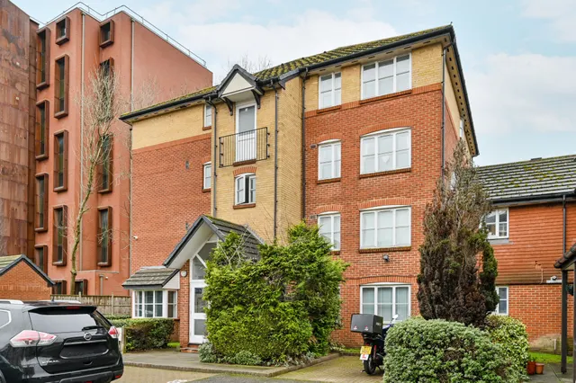 36 Anderson Close, London, photo 1