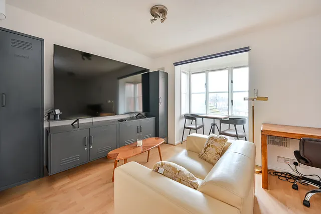 Photo 2 — 36 Anderson Close, London