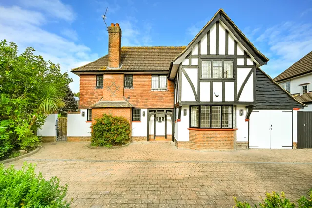 Hounslow, TW5, photo 1