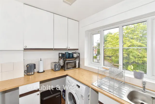 John Wiskar Drive, Cranleigh, GU6, photo 3