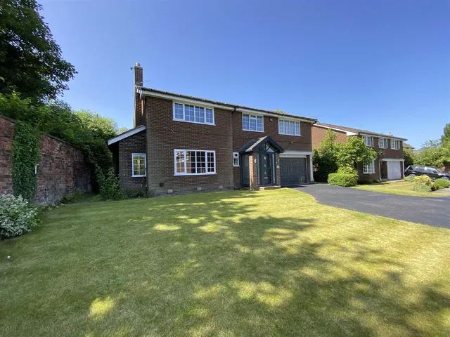 Carlton Court, Hale, WA15, photo 1