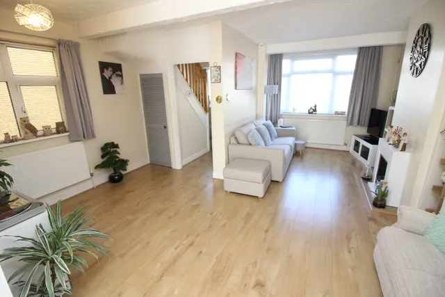 Photo 3 — Conrad Drive, WORCESTER PARK, Surrey, Worcester Park, KT48PR