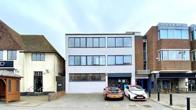 26 High Street, Banstead, Surrey, SM7 2LJ, photo 1