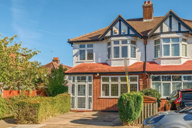 Martin Grove, Morden, SM4, photo 1