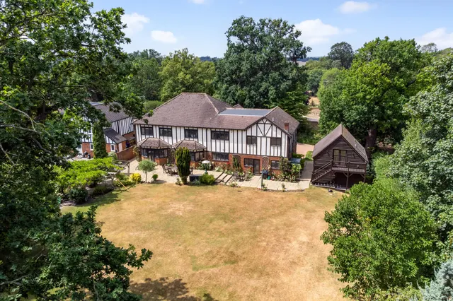 5 bedroom house — Ware Park, Ware, SG12