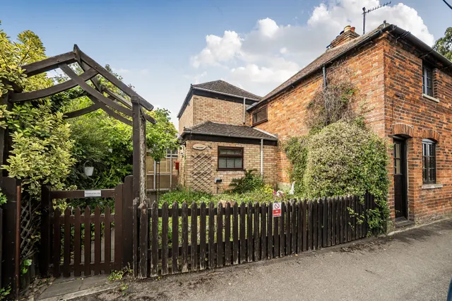 Photo 3 — Henley Road, Oxford, OX4