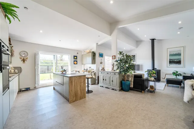 North Perrott, Crewkerne, TA18, photo 2