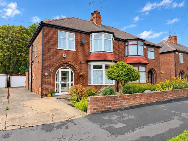 Allderidge Avenue, Hull, photo 1