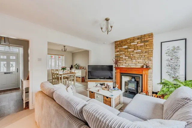 Photo 2 — Althorne Road, Redhill