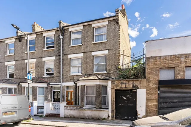 Boundary Lane, London, photo 1
