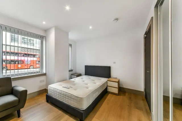 Kingsway, London, N12, photo 2