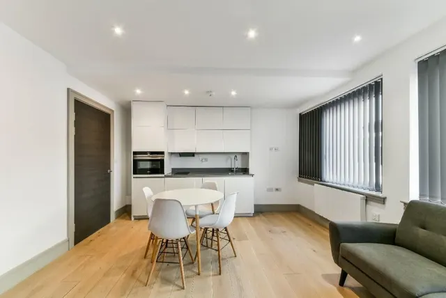 Kingsway, London, N12, photo 3