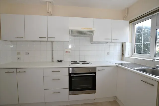 McCarthy Way, Finchampstead, RG40, photo 3