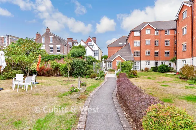 Queens Crescent, Southsea, PO5, photo 2