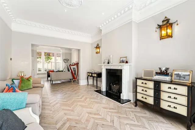 Photo 3 — Elms Crescent, London, SW4 8QE