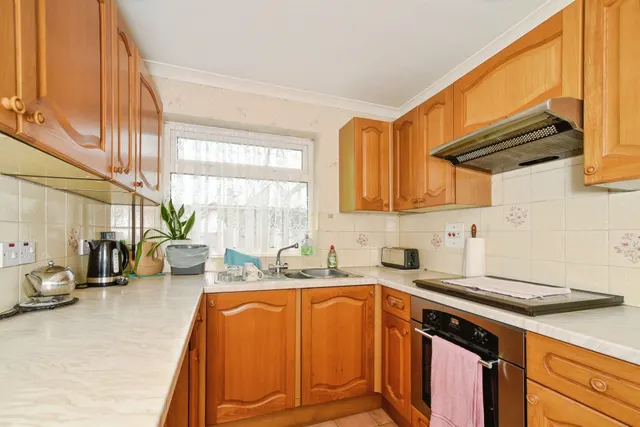 Newcomb Close, Andover, SP10, photo 3