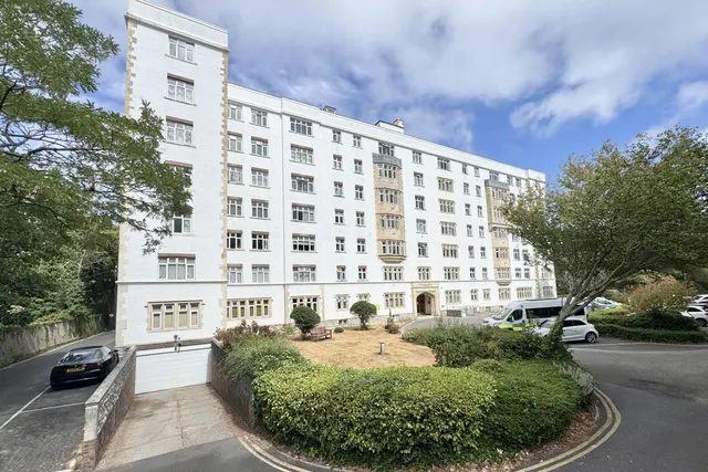 A6 Pine Grange, BH1, photo 3