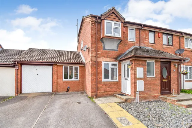 Stockwood Way, Farnham, Surrey, GU9 9TE, photo 1