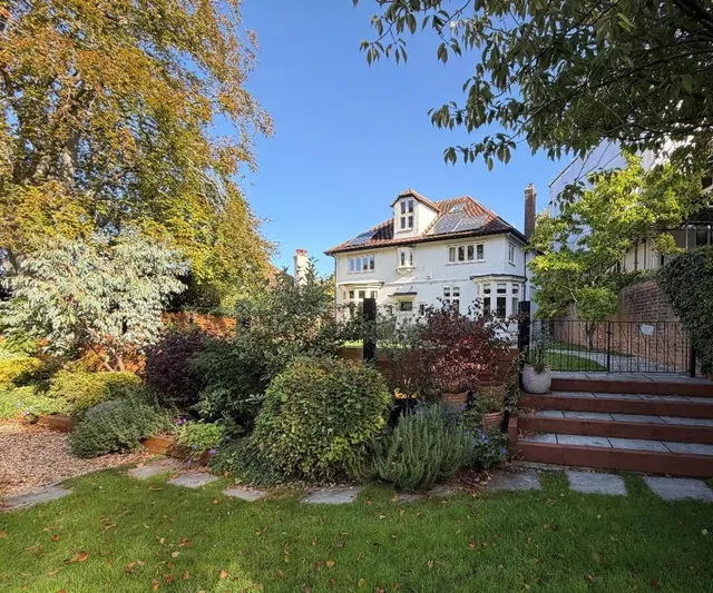 Westhall Road, Warlingham, photo 1