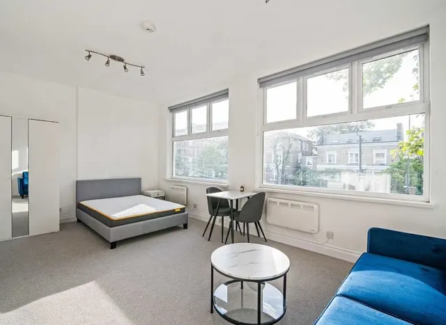 Station Parade, Balham High Road, SW12, photo 1