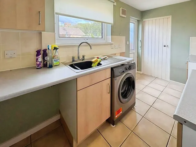 Photo 3 — Upper Hall Close, Leicester, Leicestershire, LE5
