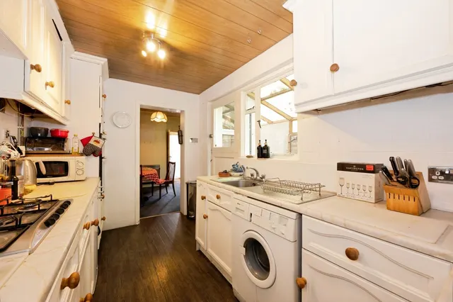 Anyards Road, Cobham, KT11, photo 3