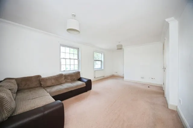 Photo 2 — Swan Gardens, Dunstable