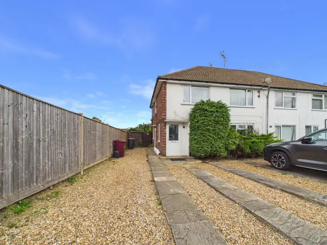 Lyndhurst Road, Tilehurst, RG30, photo 1