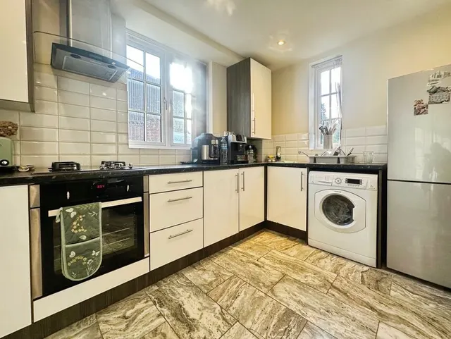 Co-Op Close, Barwell, LE9, photo 3