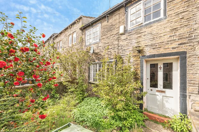 Lowerhouses Lane, Huddersfield, photo 1