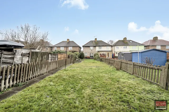 Burns Avenue, Feltham, TW14, photo 3
