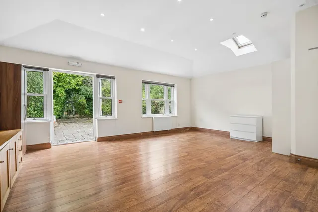 Reginald Road, Northwood, HA6, photo 3