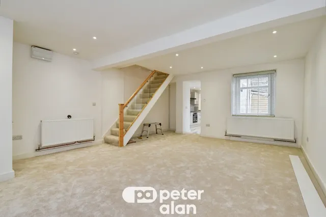 Clifton Crescent, Aberdare, CF44, photo 3