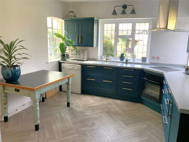 Moat Road, East Grinstead, RH19, photo 2