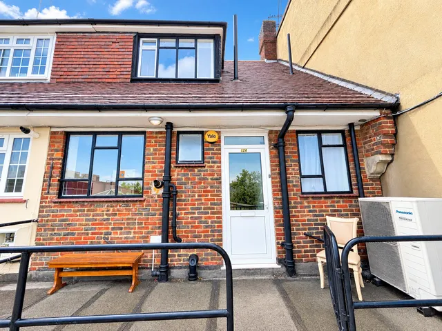 Cockfosters Road EN4, photo 1