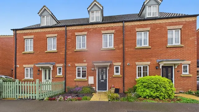Sandown Drive, Bourne, photo 1