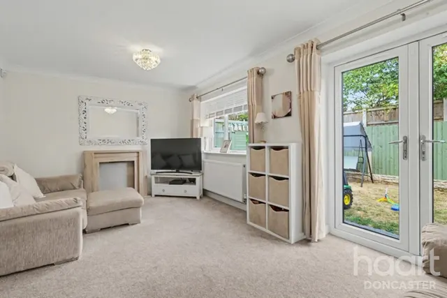 Hund Oak Drive, Hatfield. Doncaster, DN7, photo 3