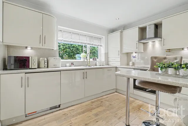 Hund Oak Drive, Hatfield. Doncaster, DN7, photo 2
