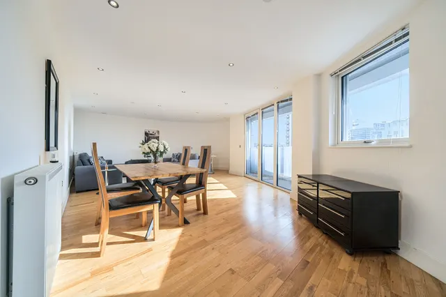 Photo 2 — 57 Admirals Tower, 8 Dowells Street, London