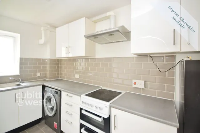 Garlands Road, Redhill, RH1, photo 2