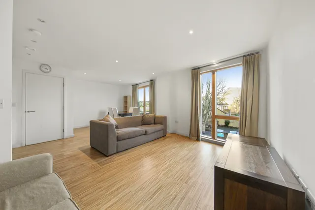 Wingate Square, Clapham, SW4, photo 3