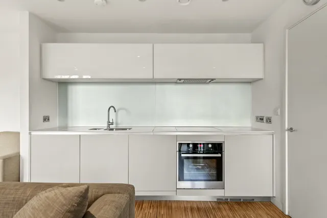 Wingate Square, Clapham, SW4, photo 1