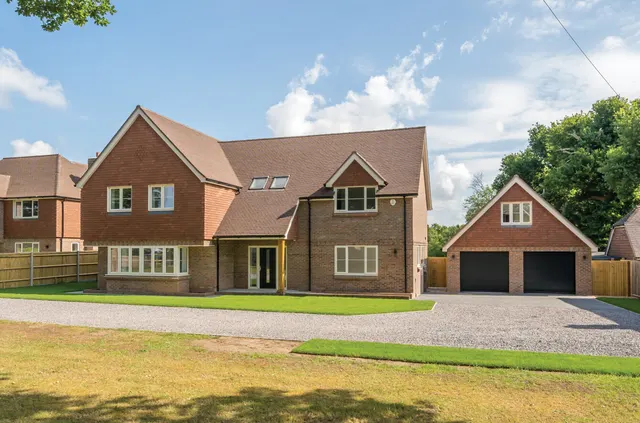 Southwick Road, North Boarhunt, PO17, photo 1