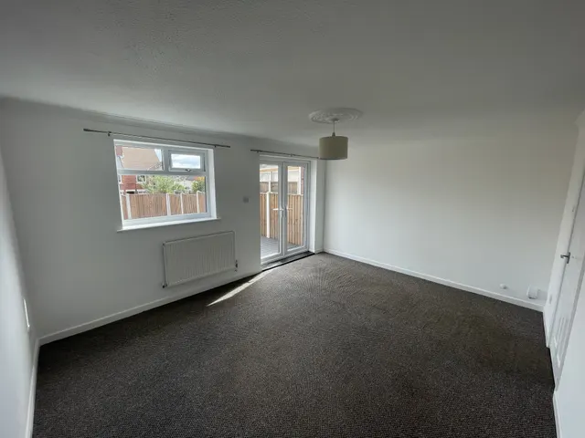 Albert Street, DE55, photo 3