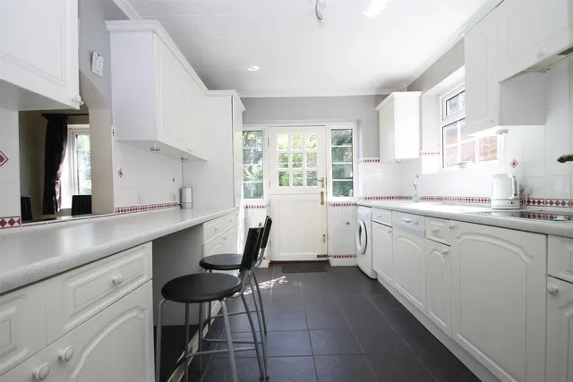 Newenham Road, Great Bookham, KT23, photo 3