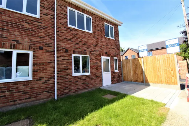 Grays, Essex, RM16 4JJ, photo 1