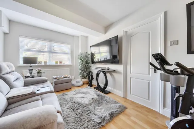 Strathcona Gardens, Knaphill, GU21, photo 2