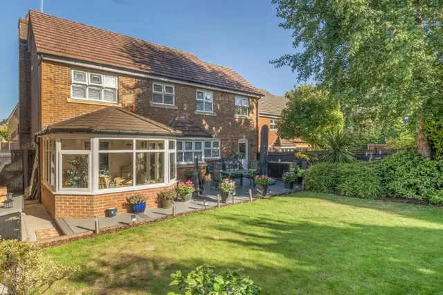 Strathcona Gardens, Knaphill, GU21, photo 1