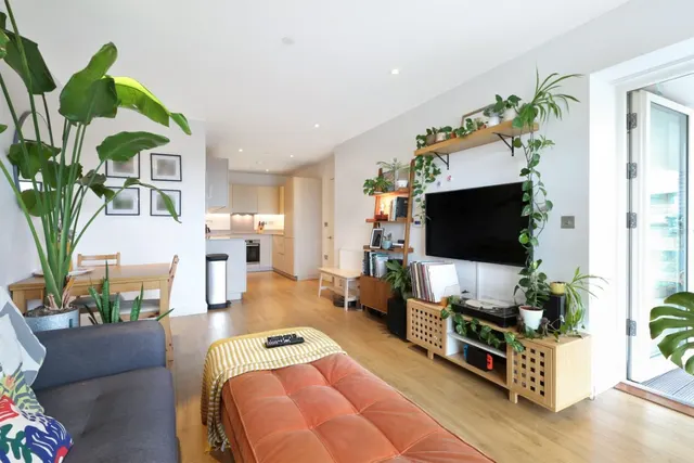 Camberwell Road, London, SE5, photo 1