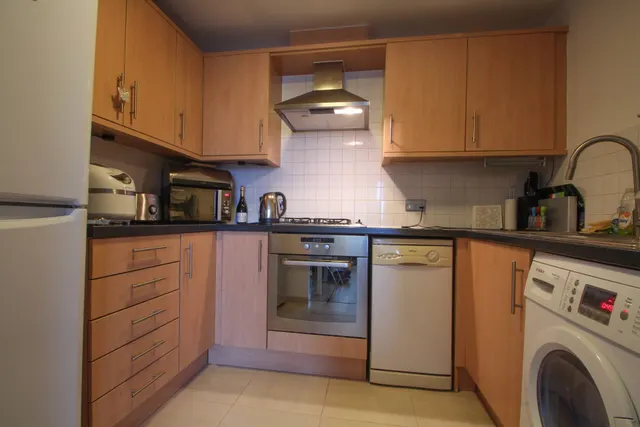Photo 2 — Hill House, London, Greater London, SE28